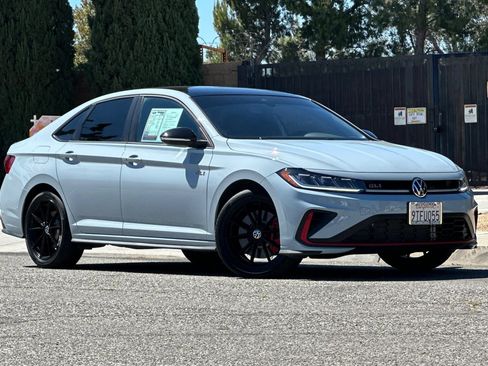 Used 2025 Volkswagen Jetta GLI Autobahn FWD image 2