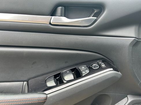 Certified 2024 Nissan Altima 2.5 SR image 13