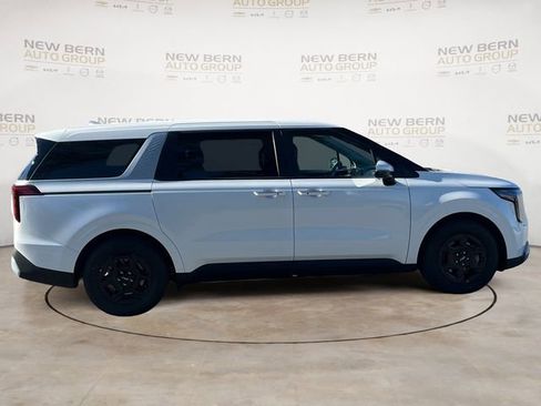 New 2026 Kia Carnival FWD image 6