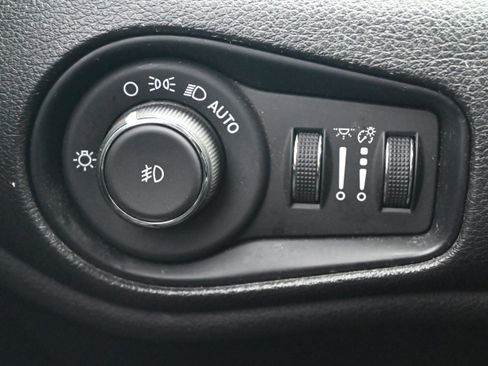 Used 2018 Jeep Renegade Latitude image 29