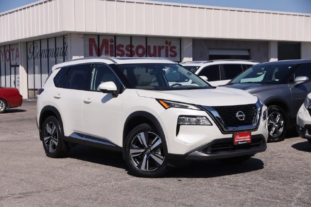 Used 2023 Nissan Rogue SL w/ SL Premium Package FWD image 3