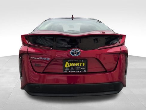 Used 2017 Toyota Prius Prime Premium image 4