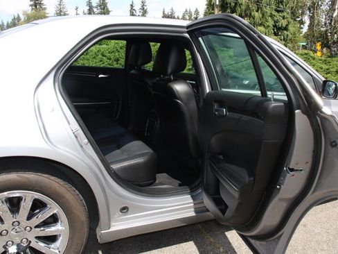 Used 2011 Chrysler 300 C RWD image 6