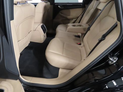 Certified 2025 Porsche Macan AWD/4WD image 44