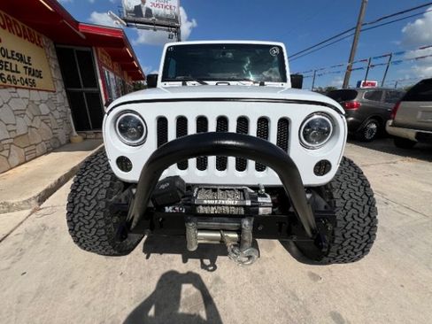 Used 2015 Jeep Wrangler Unlimited Rubicon w/ Connectivity Group AWD/4WD image 2