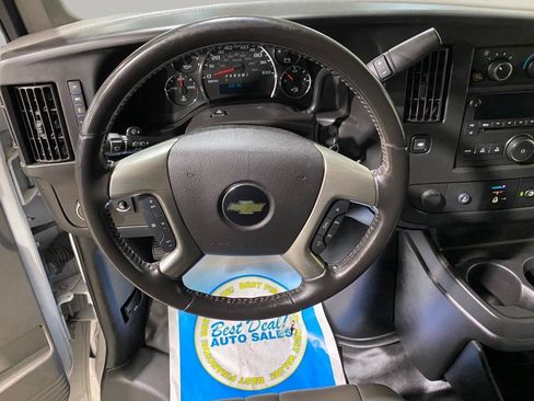 Used 2017 Chevrolet Express 3500 Extended RWD image 15