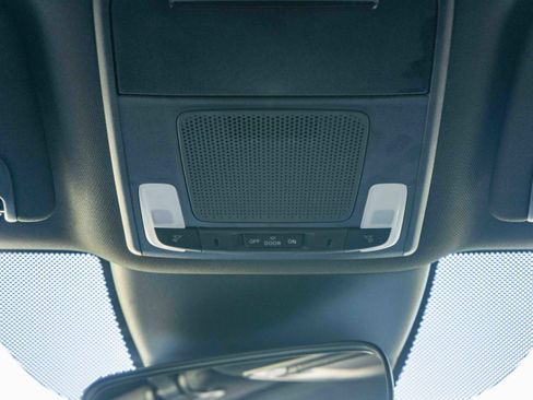 Used 2025 Honda Pilot Sport image 35