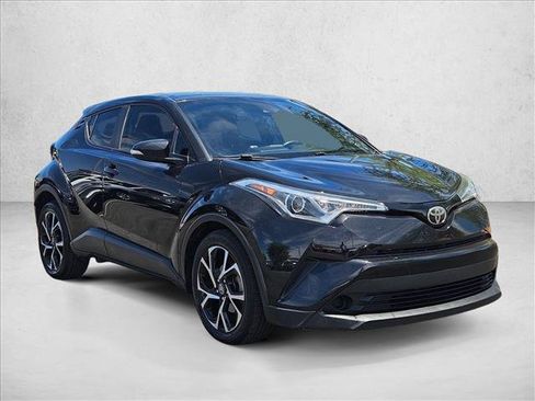 Used 2018 Toyota C-HR XLE FWD image 3