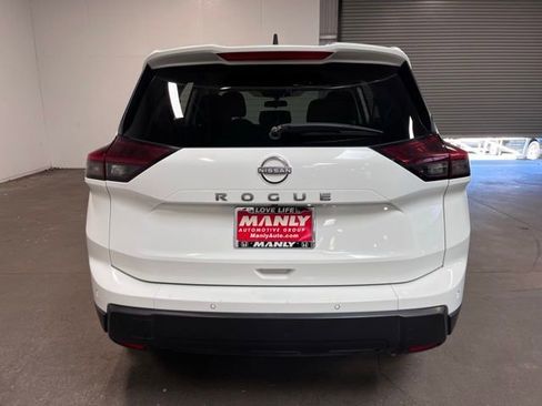 Used 2024 Nissan Rogue S FWD image 4