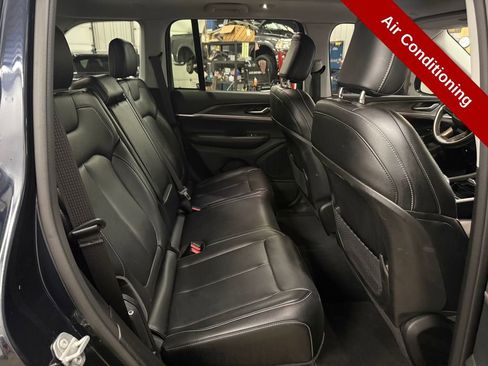 Used 2023 Jeep Grand Cherokee Limited image 40