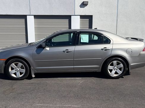 Used 2008 Ford Fusion SE FWD image 2