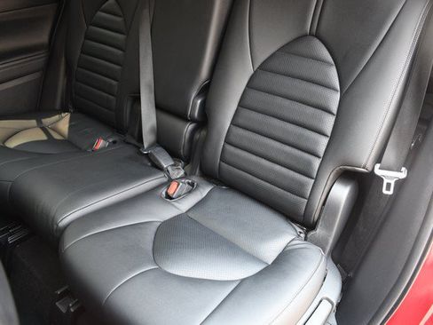 Used 2023 Toyota Highlander XLE AWD/4WD image 23
