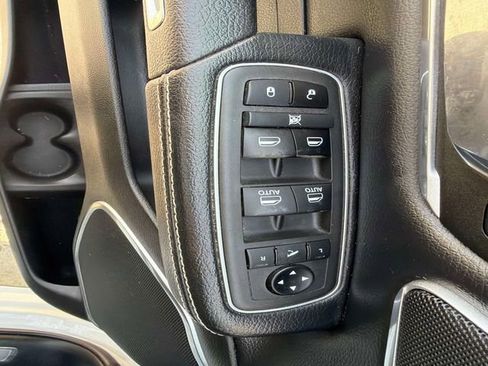 Used 2022 RAM 1500 Laramie AWD/4WD image 18