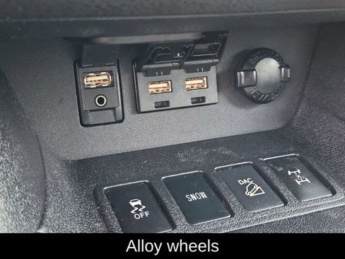 Used 2019 Toyota Highlander XLE AWD/4WD image 24