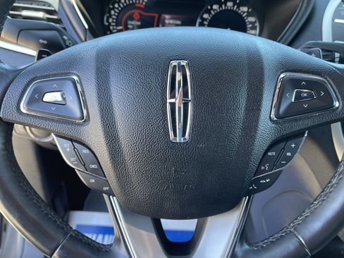 Used 2019 Lincoln MKC Select w/ Select Plus Package AWD/4WD image 19