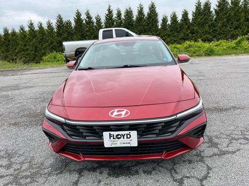 Used 2025 Hyundai Elantra Limited FWD image 9