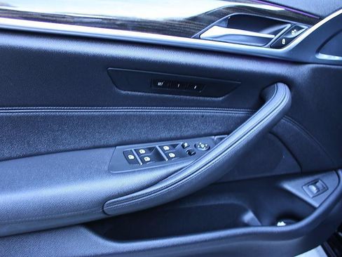 Used 2018 BMW 530i RWD image 12