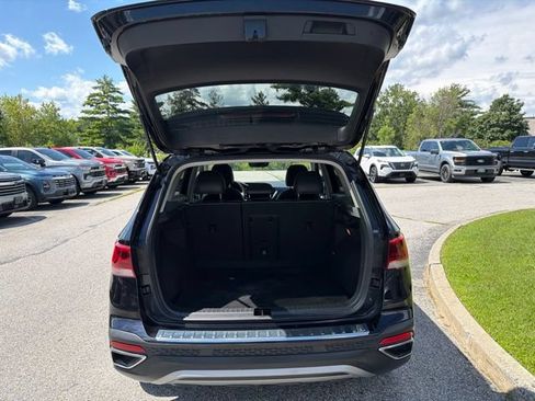 Used 2023 Volkswagen Taos SE w/ Panoramic Sunroof Package AWD/4WD image 13