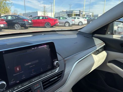 Used 2025 Nissan Altima 2.5 SV image 35