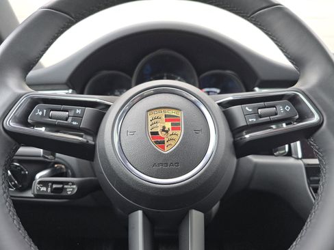 Certified 2025 Porsche Macan image 26