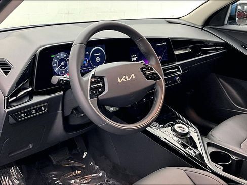 Used 2025 Kia Niro Wind image 18