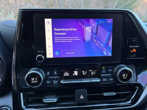 Used 2023 Toyota Highlander LE image 18