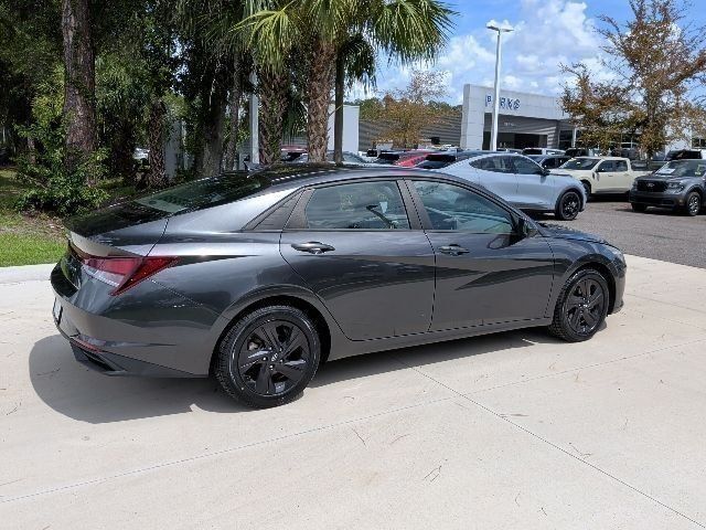 Certified 2021 Hyundai Elantra SEL FWD image 5