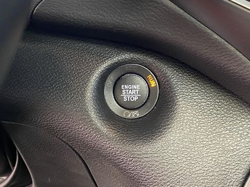 Used 2019 Jeep Cherokee High Altitude FWD image 25