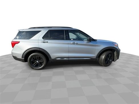Used 2023 Ford Explorer XLT w/ Equipment Group 202A image 9