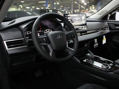 New 2026 Mitsubishi Outlander SE image 5