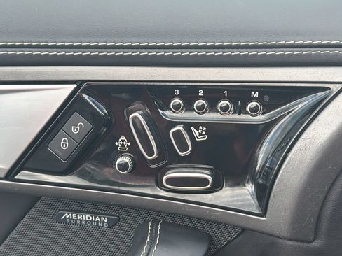 Used 2016 Jaguar F-TYPE R AWD/4WD image 31