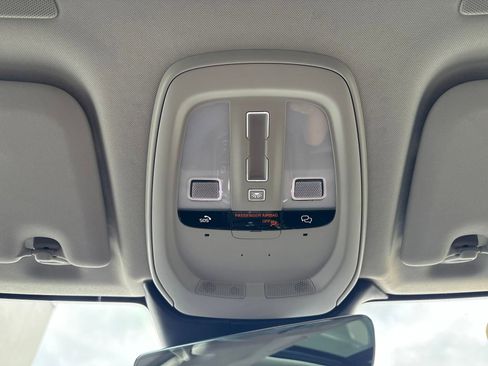 Certified 2023 Volvo XC60 B5 Ultimate w/ Climate Package image 21