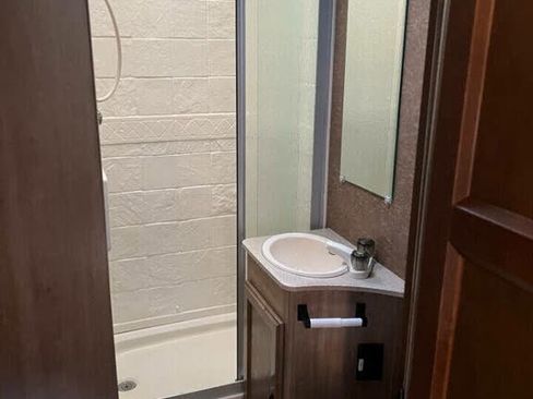 Used 2014 Ford E-350 and Econoline 350 Super Duty image 12