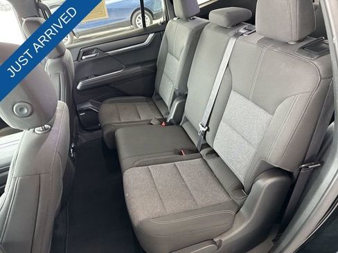 Used 2025 GMC Acadia Elevation image 22