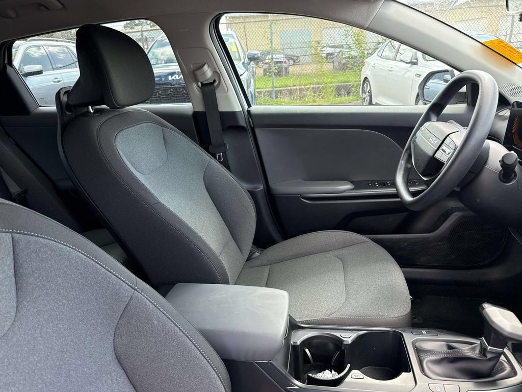 Certified 2025 Kia K4 FWD image 11