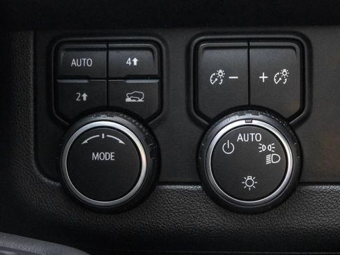 Used 2022 Chevrolet Suburban LT AWD/4WD image 25