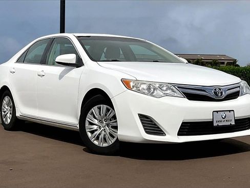 Used 2013 Toyota Camry LE image 2