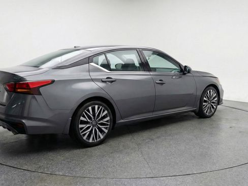 Used 2025 Nissan Altima 2.5 SV image 9