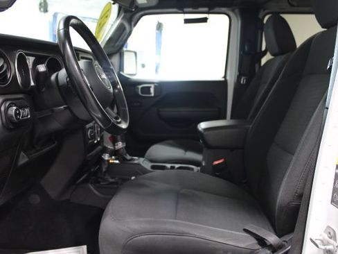 Used 2021 Jeep Gladiator Sport AWD/4WD image 17