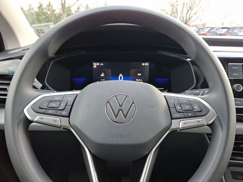 Certified 2022 Volkswagen Taos S image 19