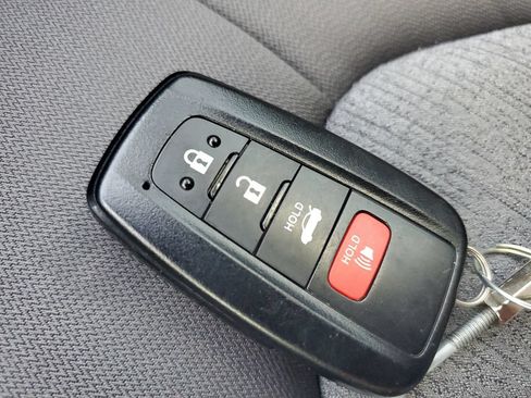 Used 2022 Toyota Camry LE FWD image 27