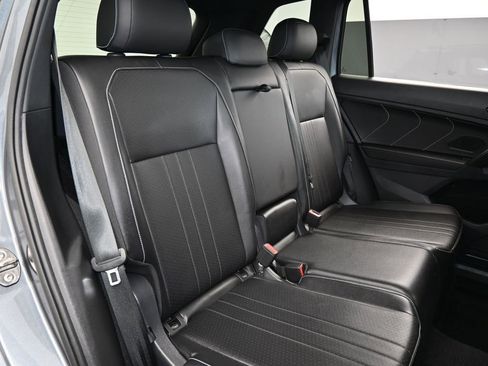 Used 2022 Volkswagen Tiguan SE R-Line AWD/4WD image 44