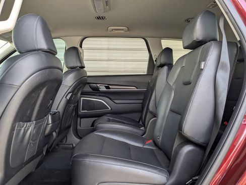 Used 2023 Kia Telluride S image 18