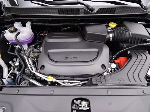 New 2026 Chrysler Pacifica Limited image 12