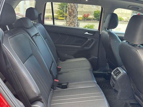 Used 2023 Volkswagen Tiguan SE w/ Panoramic Sunroof Package image 13