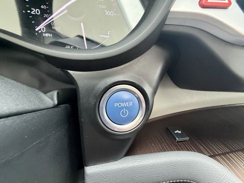Certified 2023 Toyota Sienna XLE FWD image 39