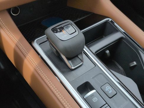 New 2026 Nissan Pathfinder Platinum image 17