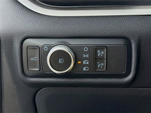 Used 2022 Ford Explorer XLT w/ Equipment Group 202A image 11