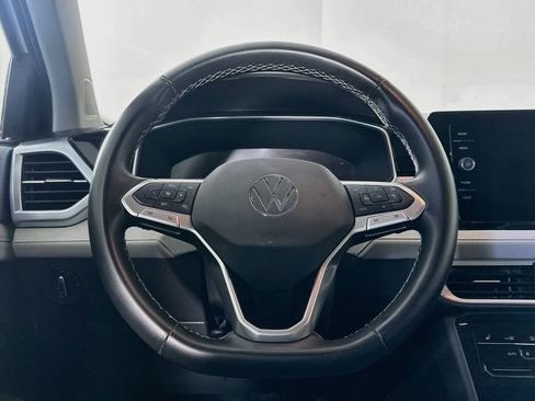 Used 2025 Volkswagen Taos SE AWD/4WD image 18