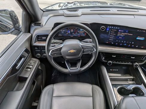 Certified 2025 Chevrolet Suburban LT RWD image 15